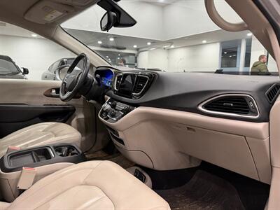 2017 Chrysler Pacifica Touring L - Photo 9 - Gladstone, OR 97027