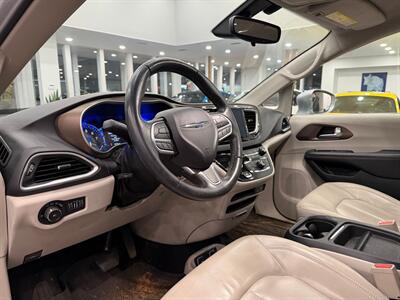 2017 Chrysler Pacifica Touring L - Photo 7 - Gladstone, OR 97027