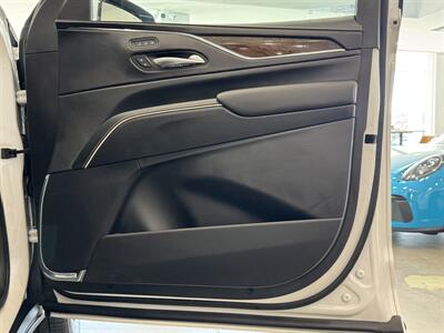 2023 Cadillac Escalade ESV Sport Platinum   - Photo 14 - Gladstone, OR 97027