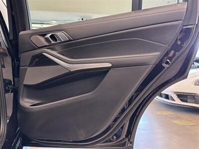 2022 BMW X7 M50i - Photo 16 - Gladstone, OR 97027