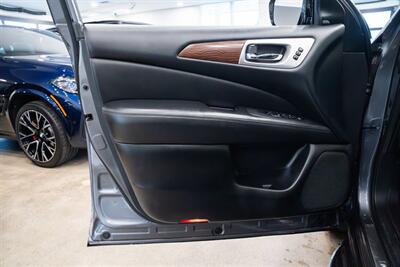 2017 Nissan Pathfinder Platinum   - Photo 17 - Gladstone, OR 97027
