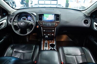2017 Nissan Pathfinder Platinum   - Photo 9 - Gladstone, OR 97027