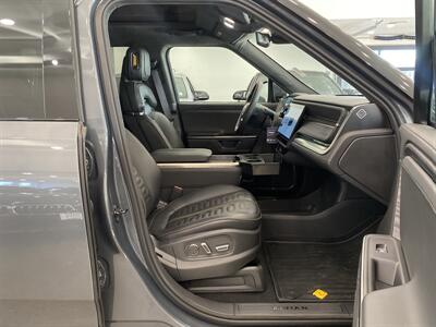 2025 Rivian R1S Adventure   - Photo 9 - Gladstone, OR 97027