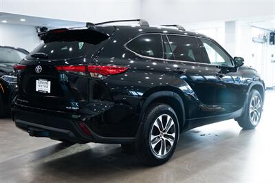 2022 Toyota Highlander XLE - Photo 4 - Gladstone, OR 97027