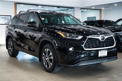 2022 Toyota Highlander XLE - Photo 3 - Gladstone, OR 97027