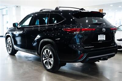 2022 Toyota Highlander XLE - Photo 6 - Gladstone, OR 97027