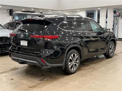 2022 Toyota Highlander XLE - Photo 3 - Gladstone, OR 97027