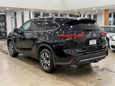 2022 Toyota Highlander XLE - Photo 4 - Gladstone, OR 97027