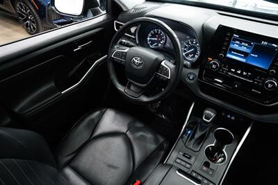 2022 Toyota Highlander XLE - Photo 10 - Gladstone, OR 97027