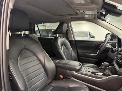 2022 Toyota Highlander XLE - Photo 8 - Gladstone, OR 97027