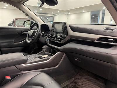 2022 Toyota Highlander XLE - Photo 7 - Gladstone, OR 97027