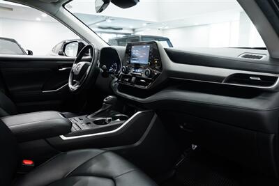 2022 Toyota Highlander XLE - Photo 26 - Gladstone, OR 97027