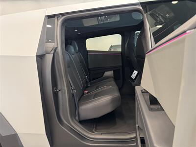 2024 Tesla Cybertruck   - Photo 10 - Gladstone, OR 97027