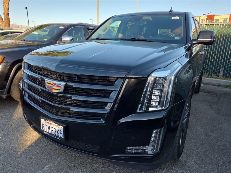 2020 Cadillac Escalade Premium Luxury   - Photo 1 - Gladstone, OR 97027