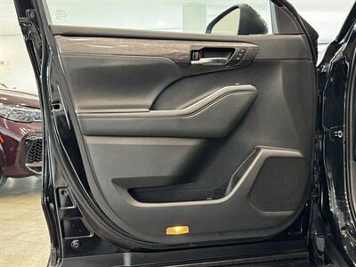 2021 Toyota Highlander Hybrid Platinum   - Photo 13 - Gladstone, OR 97027