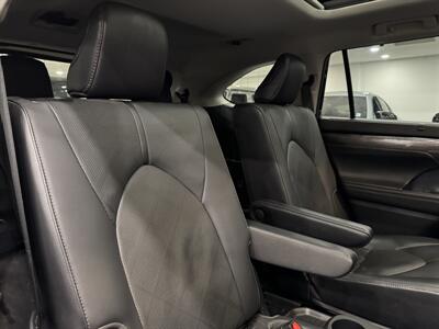 2021 Toyota Highlander Hybrid Platinum   - Photo 12 - Gladstone, OR 97027