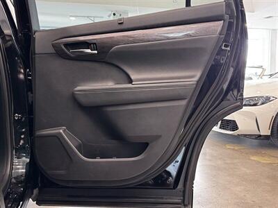 2021 Toyota Highlander Hybrid Platinum   - Photo 16 - Gladstone, OR 97027