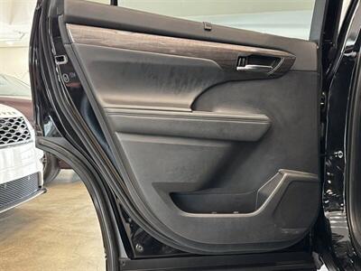 2021 Toyota Highlander Hybrid Platinum   - Photo 15 - Gladstone, OR 97027