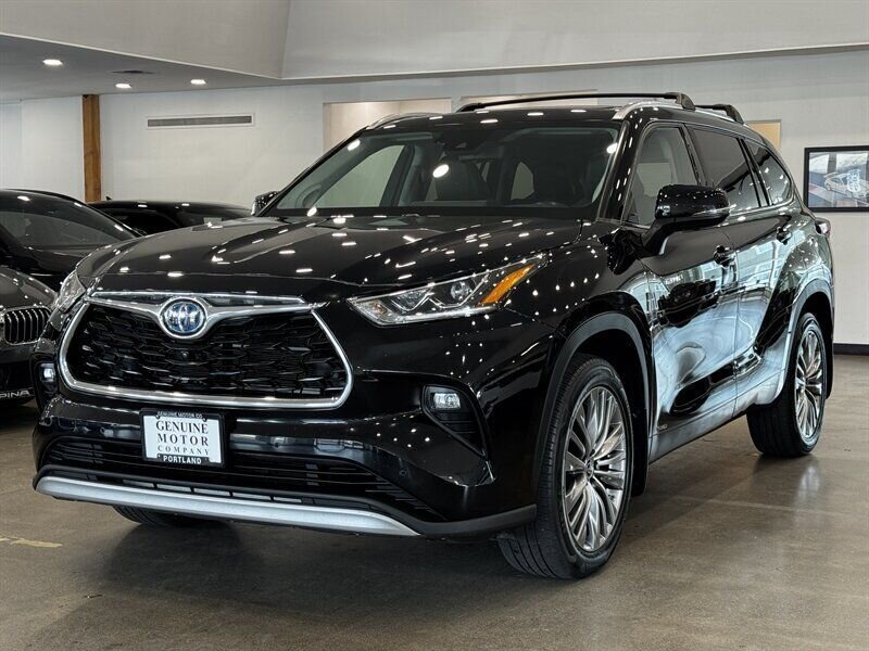 2021 Toyota Highlander Hybrid Platinum  