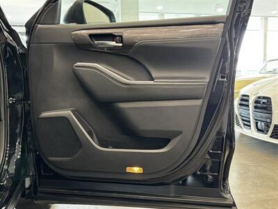 2021 Toyota Highlander Hybrid Platinum   - Photo 14 - Gladstone, OR 97027