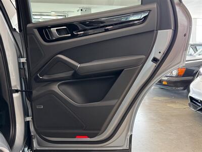 2021 Porsche Cayenne Coupe   - Photo 16 - Gladstone, OR 97027
