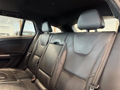 2015 Volvo V60 T6 R-Design Platinum   - Photo 17 - Gladstone, OR 97027
