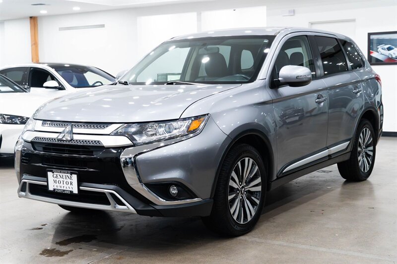 2019 Mitsubishi Outlander SE's photo