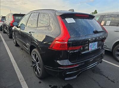 2024 Volvo XC60 B5 Plus Dark Theme   - Photo 2 - Gladstone, OR 97027