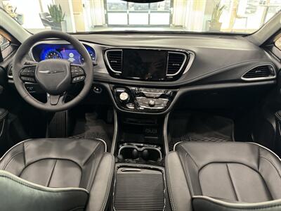 2025 Chrysler Pacifica Limited   - Photo 8 - Gladstone, OR 97027