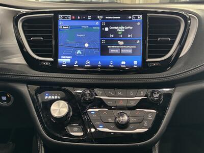 2025 Chrysler Pacifica Limited   - Photo 15 - Gladstone, OR 97027