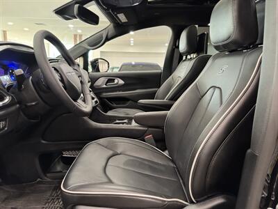 2025 Chrysler Pacifica Limited   - Photo 7 - Gladstone, OR 97027