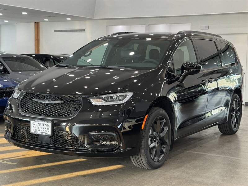 2025 Chrysler Pacifica Limited - Photo 1 - Gladstone, OR 97027