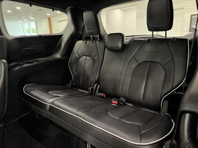 2025 Chrysler Pacifica Limited   - Photo 23 - Gladstone, OR 97027