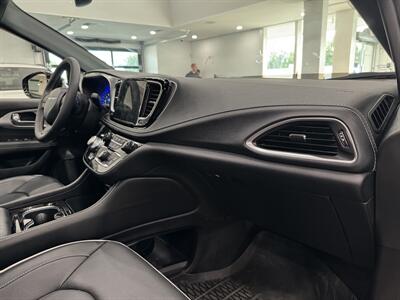 2025 Chrysler Pacifica Limited   - Photo 19 - Gladstone, OR 97027