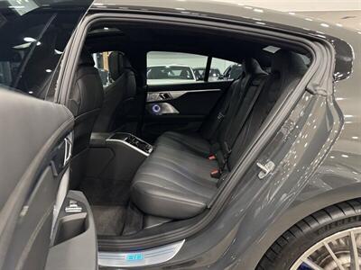 2022 BMW ALPINA B8 xDrive   - Photo 12 - Gladstone, OR 97027