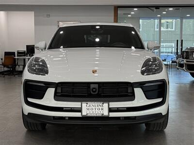 2024 Porsche Macan   - Photo 2 - Gladstone, OR 97027
