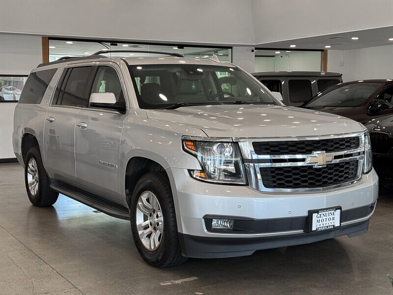 2016 Chevrolet Suburban LT photo 3