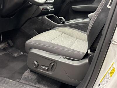 2025 Volvo XC40 B5 Core Bright Theme - Photo 17 - Gladstone, OR 97027