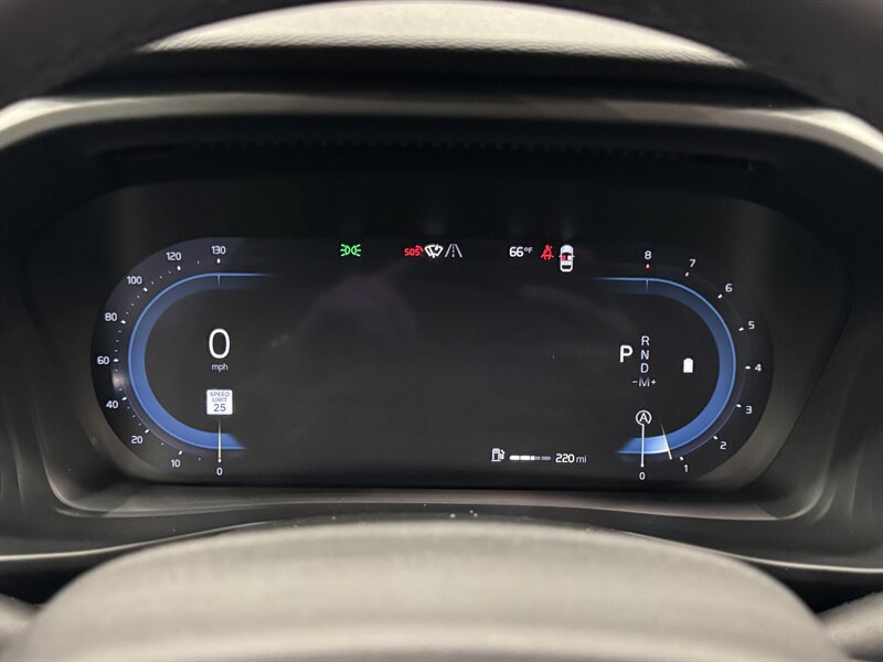 2025 Volvo XC40 Core photo 22