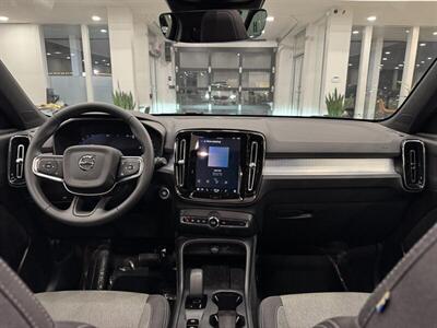2025 Volvo XC40 B5 Core Bright Theme - Photo 8 - Gladstone, OR 97027