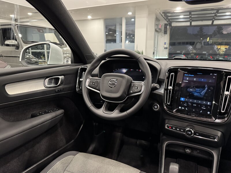 2025 Volvo XC40 Core photo 18