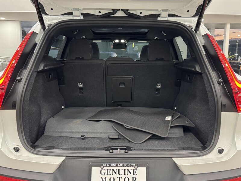 2025 Volvo XC40 Core photo 31
