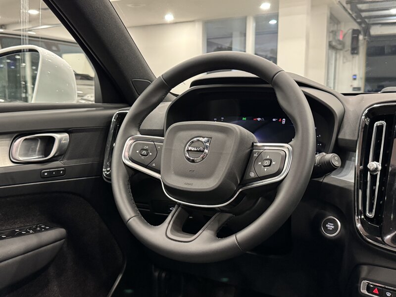 2025 Volvo XC40 Core photo 20