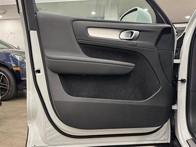 2025 Volvo XC40 B5 Core Bright Theme - Photo 13 - Gladstone, OR 97027