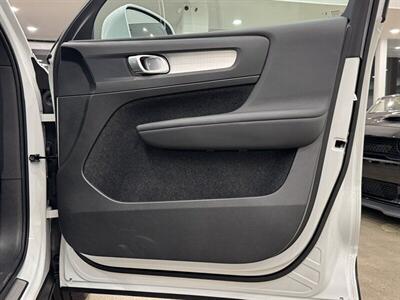 2025 Volvo XC40 B5 Core Bright Theme - Photo 14 - Gladstone, OR 97027