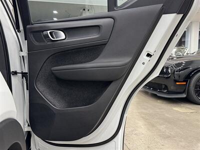 2025 Volvo XC40 B5 Core Bright Theme - Photo 16 - Gladstone, OR 97027