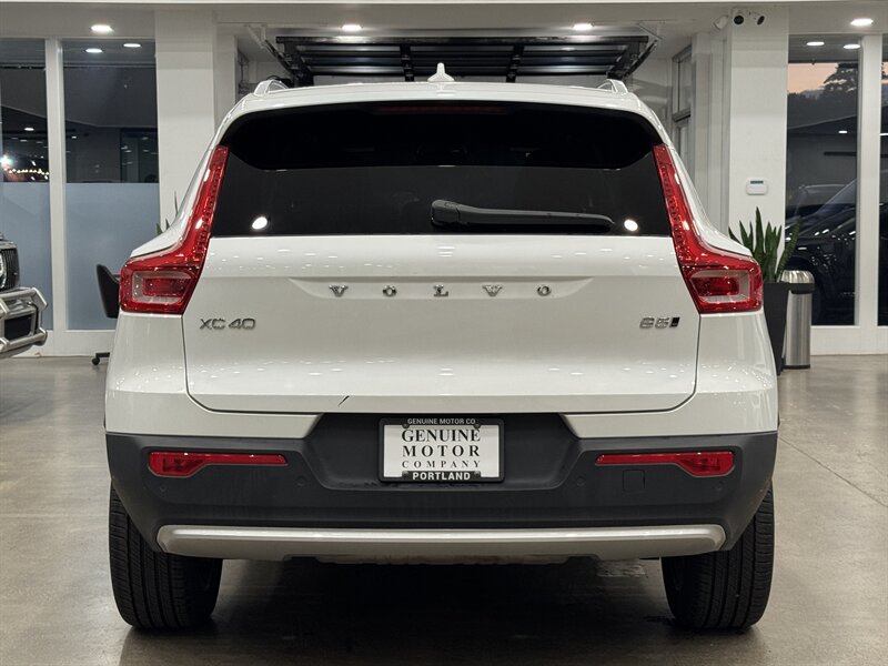 2025 Volvo XC40 Core photo 4