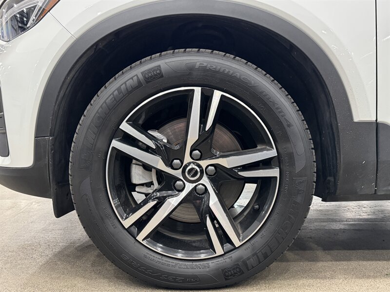 2025 Volvo XC40 Core photo 32