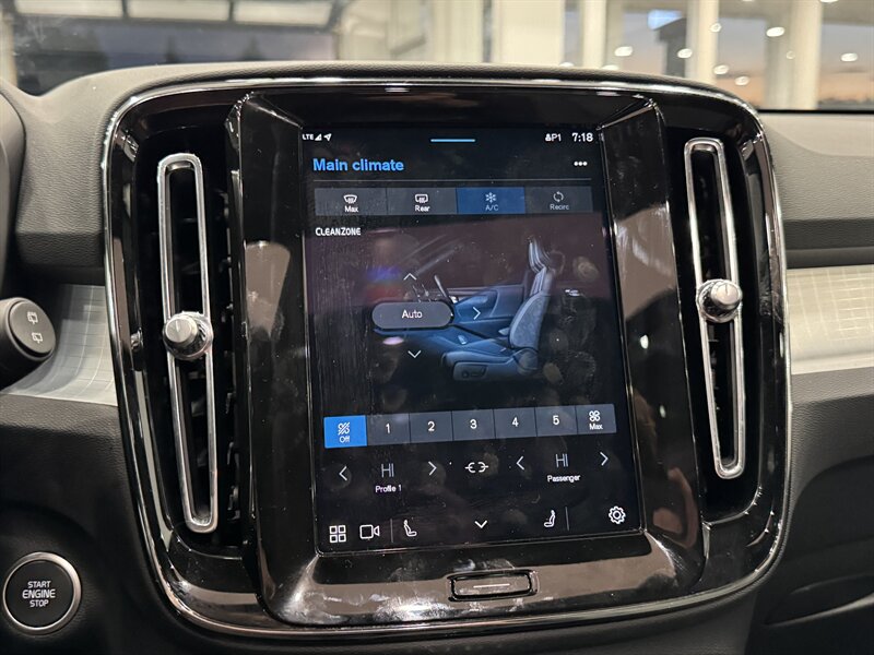 2025 Volvo XC40 Core photo 24