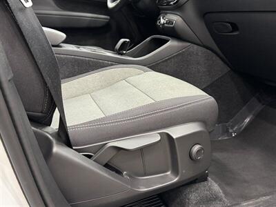 2025 Volvo XC40 B5 Core Bright Theme - Photo 18 - Gladstone, OR 97027